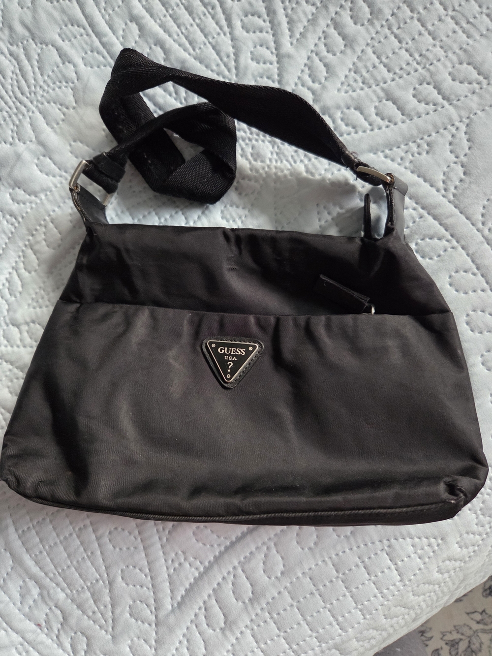 GUESS Small Black Purse with Logo Plaque